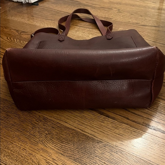 Madewell Medium transporter Tote in Burgundy - Picture 2 of 14